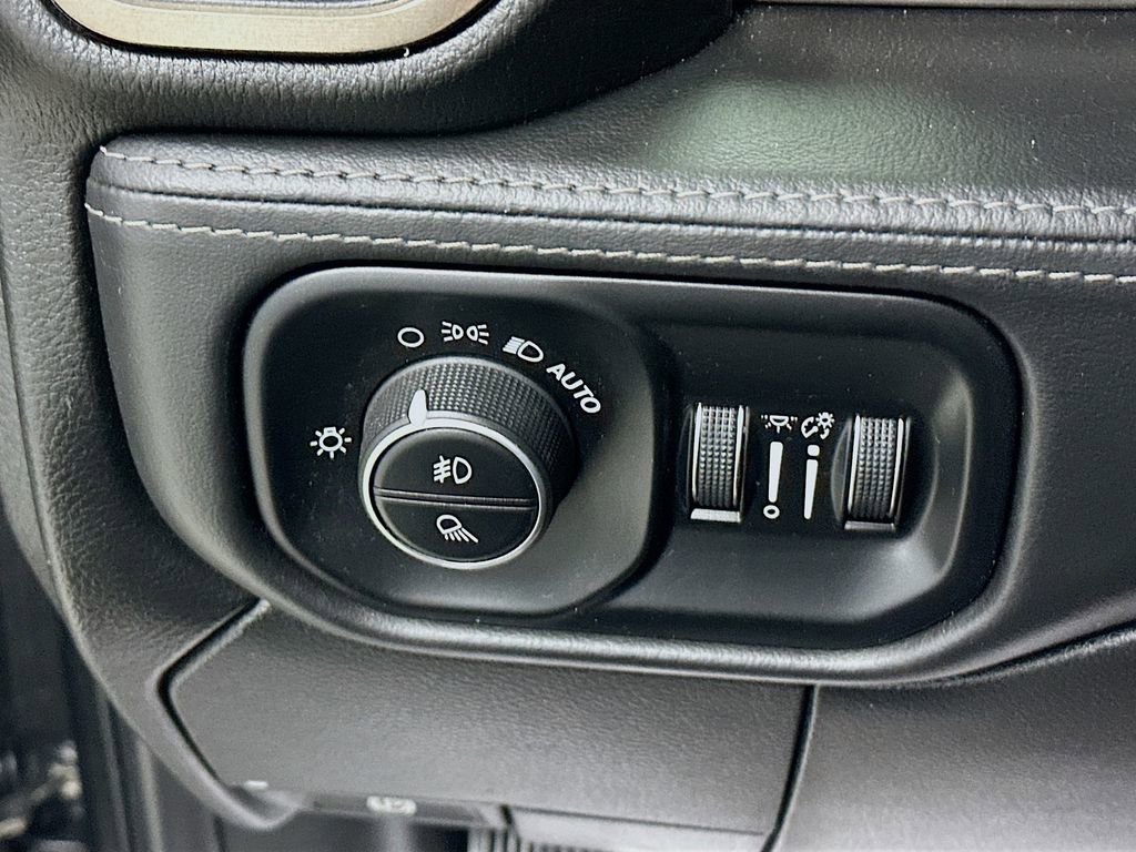 Used 2020 RAM 3500 Limited image 11