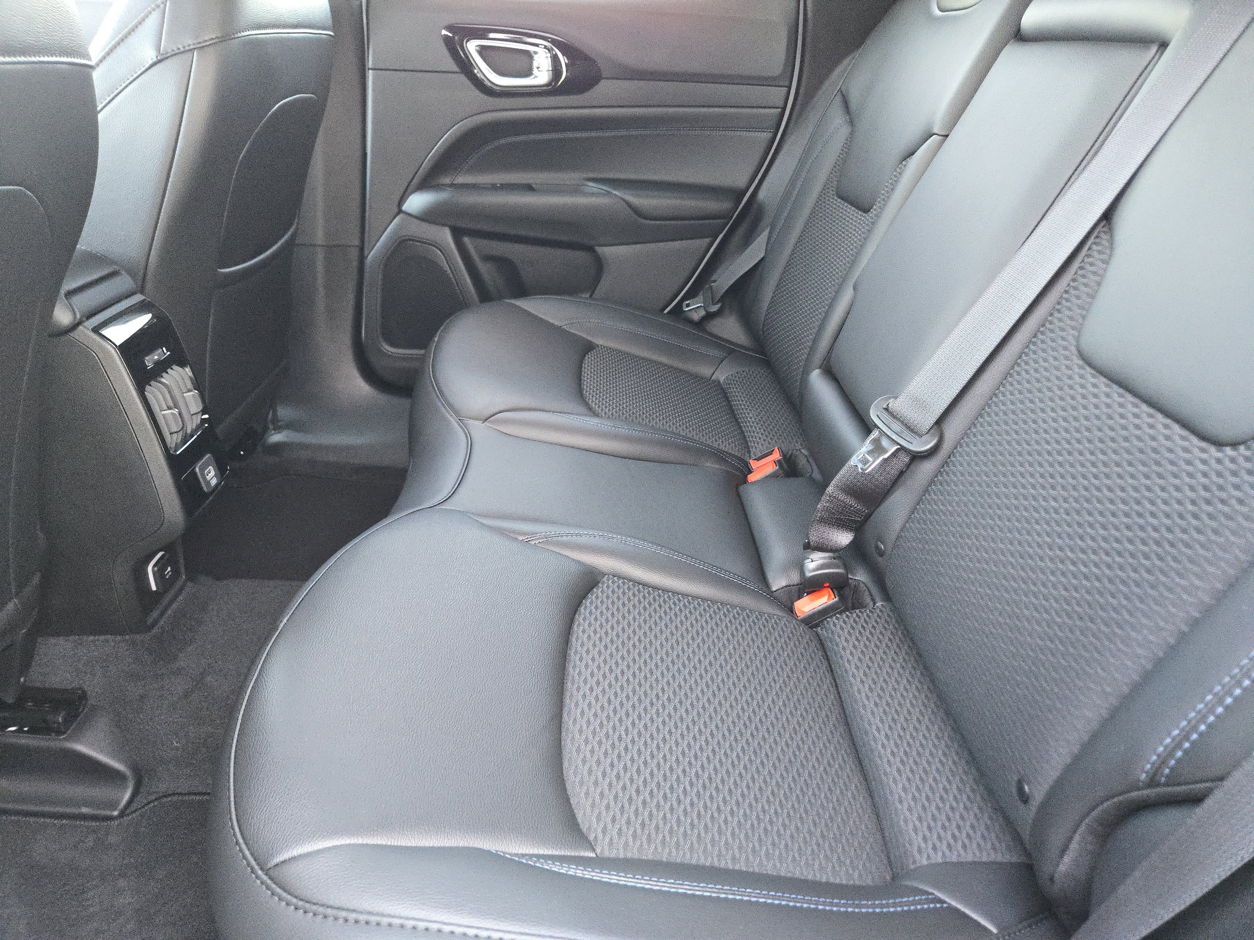 New 2026 Jeep Compass Latitude AWD/4WD image 21