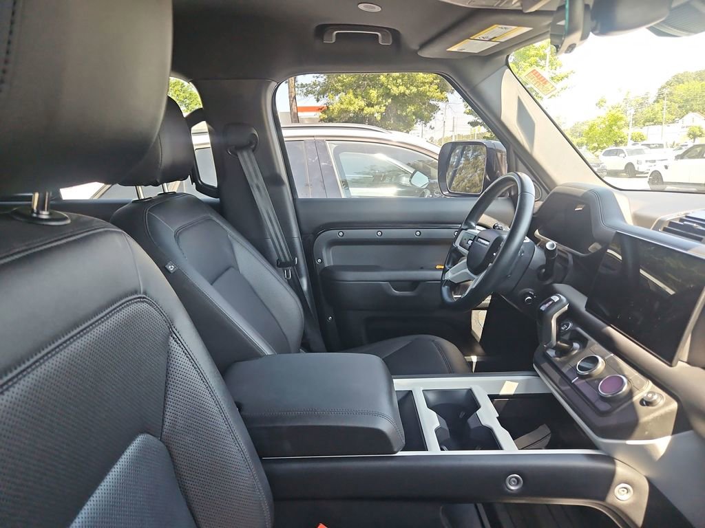 Used 2025 Land Rover Defender 110 S AWD/4WD image 7