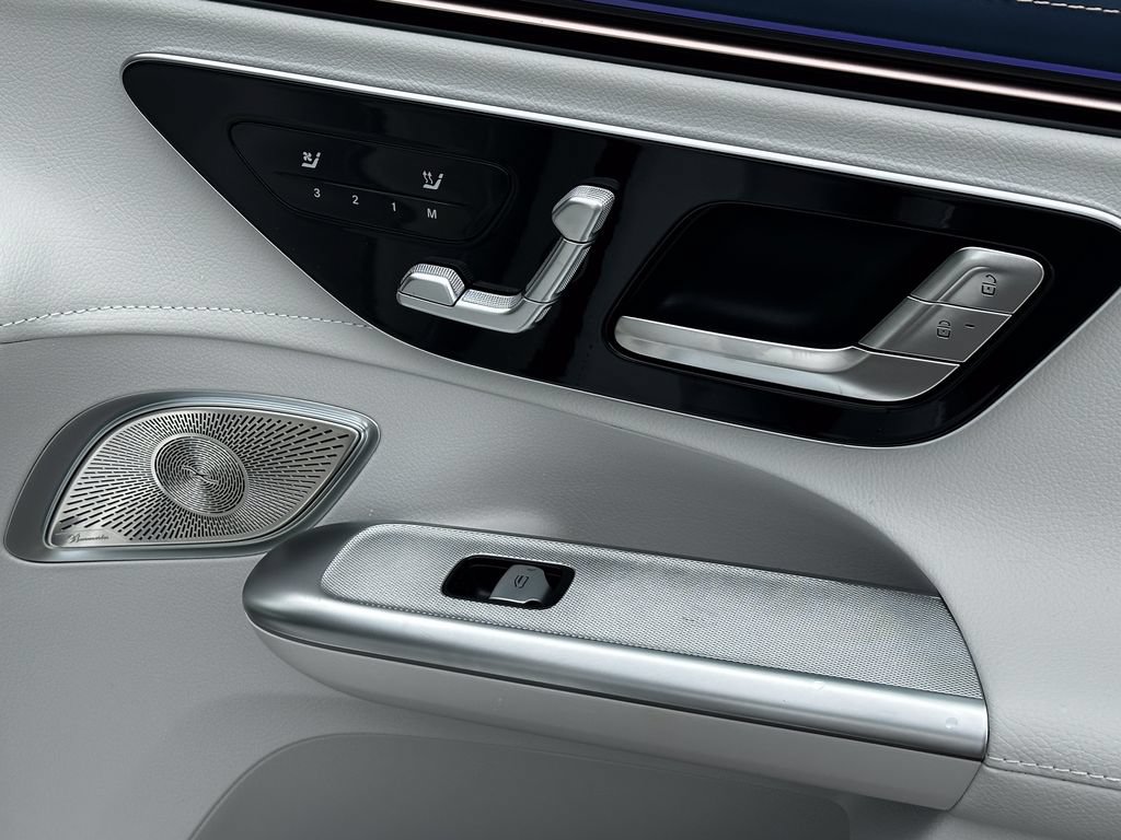 New 2026 Mercedes-Benz EQE 320 4MATIC SUV image 17