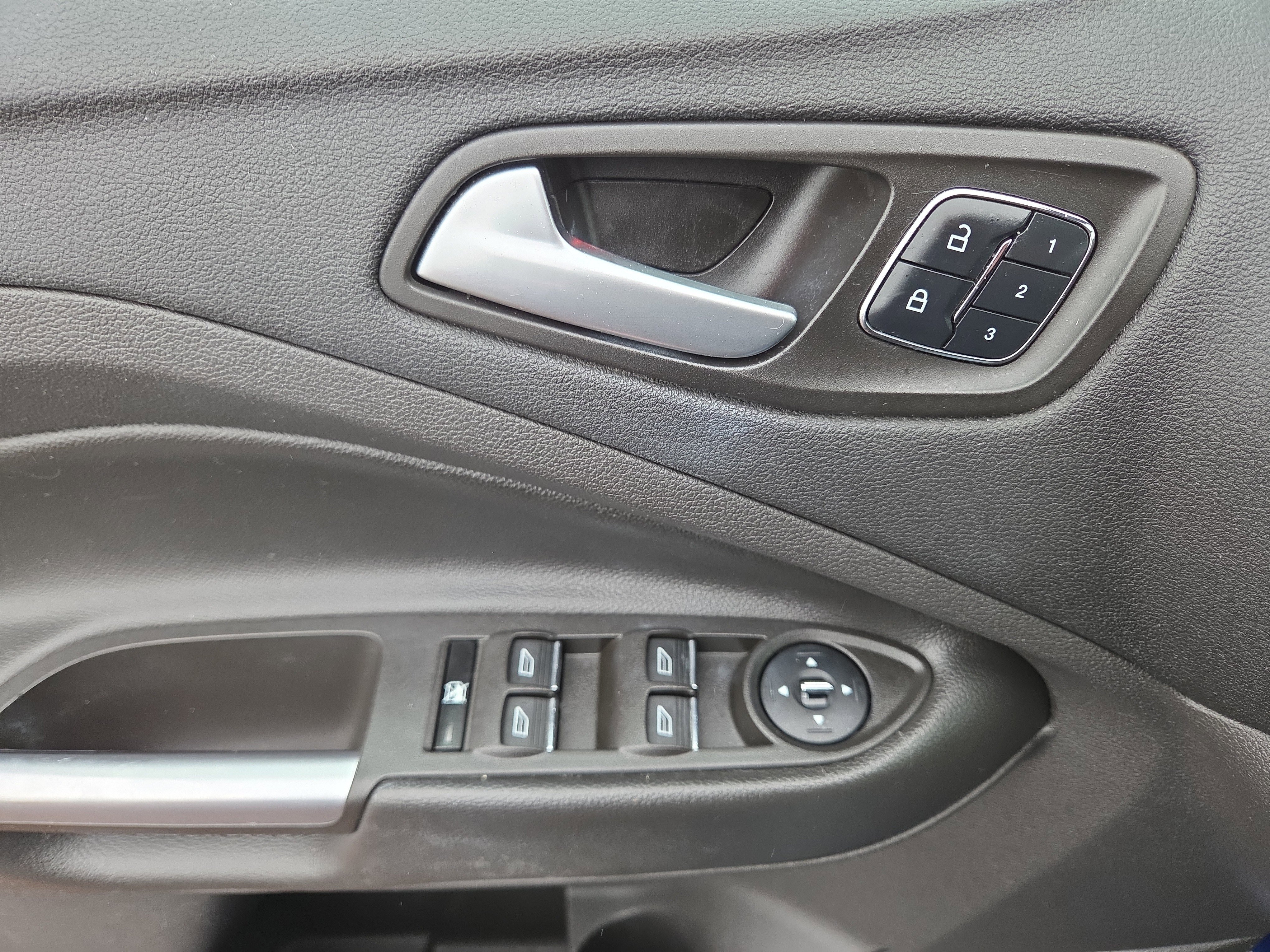 Used 2016 Ford Escape Titanium image 31