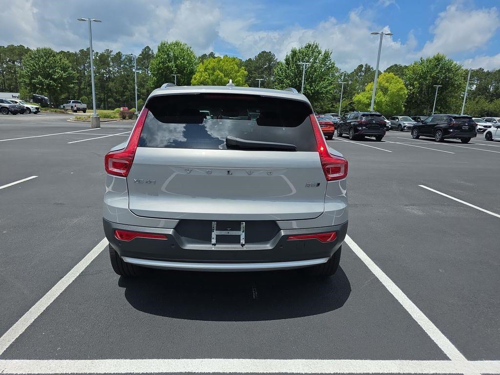 Used 2023 Volvo XC40 B5 Plus w/ Driver Assist Package AWD/4WD image 6