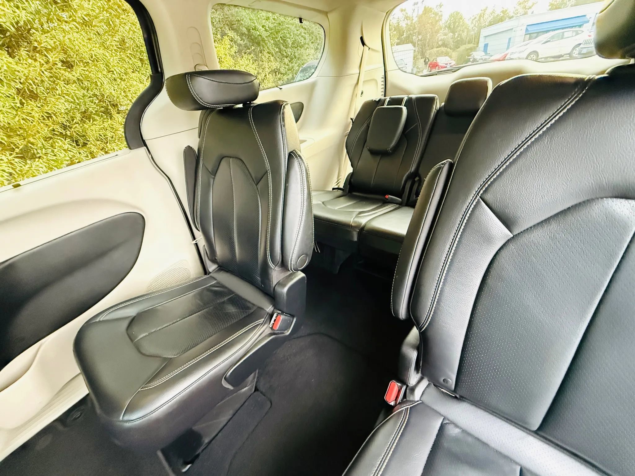 Used 2022 Chrysler Pacifica Touring-L FWD image 32