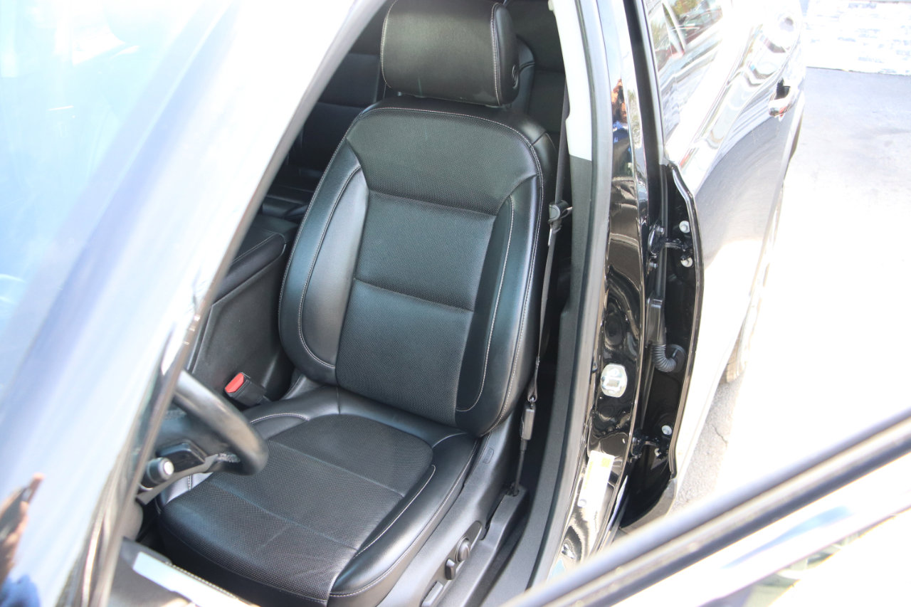 Used 2023 GMC Acadia SLT image 11