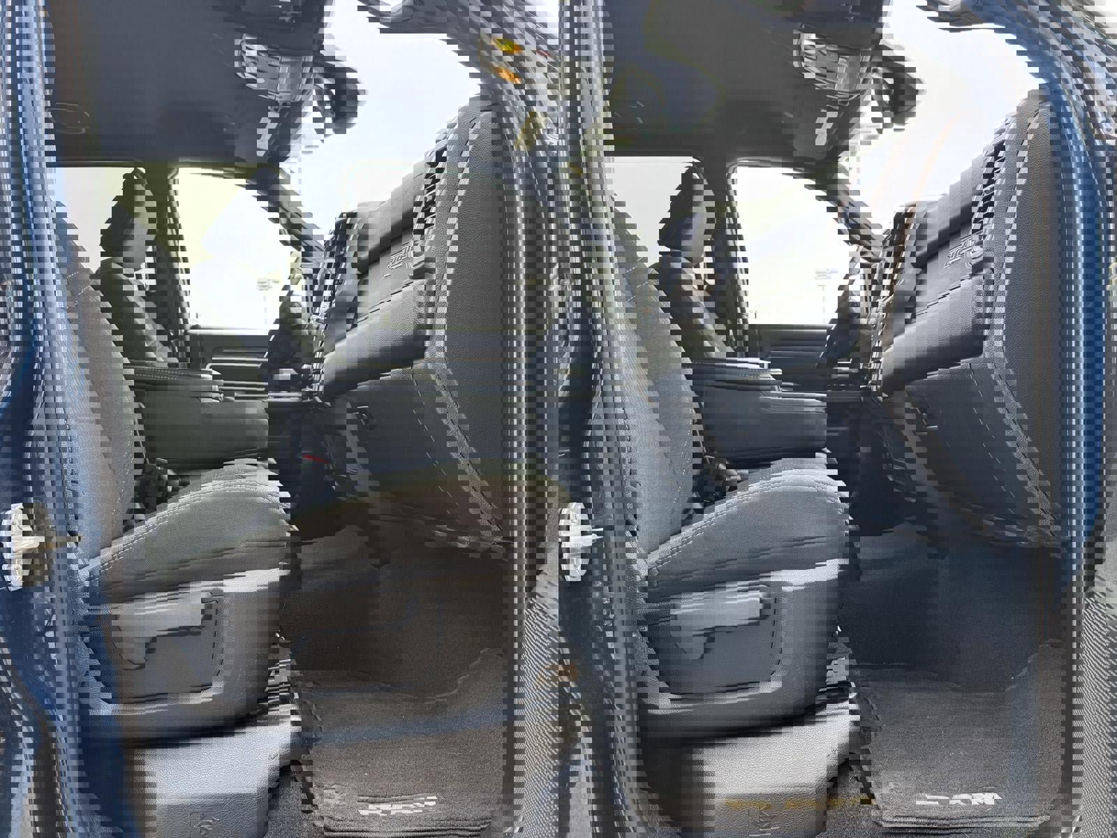 Used 2024 RAM 2500 Big Horn w/ Sport Appearance Package image 28