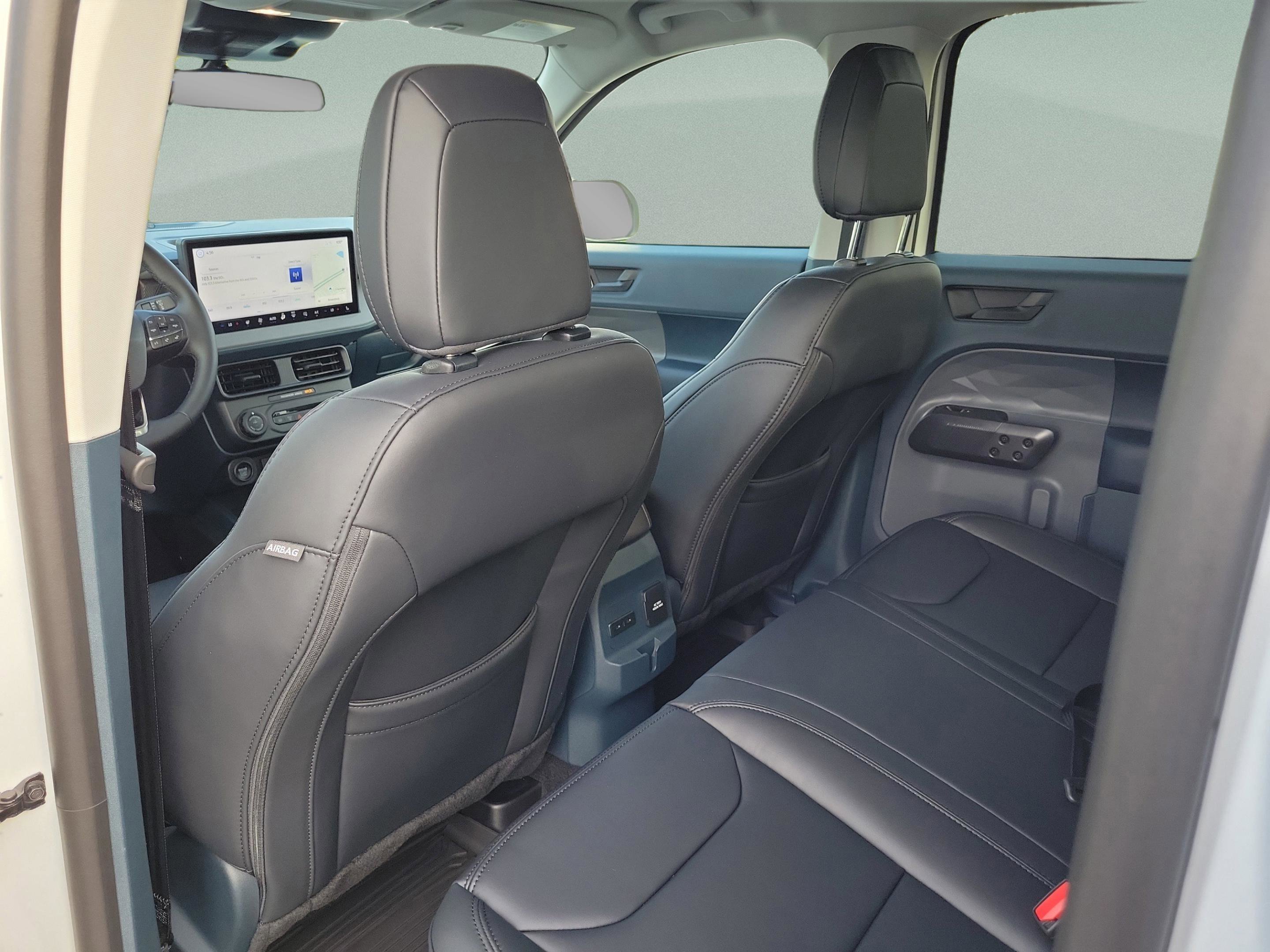 New 2025 Ford Maverick Lariat w/ Black Appearance Package image 10