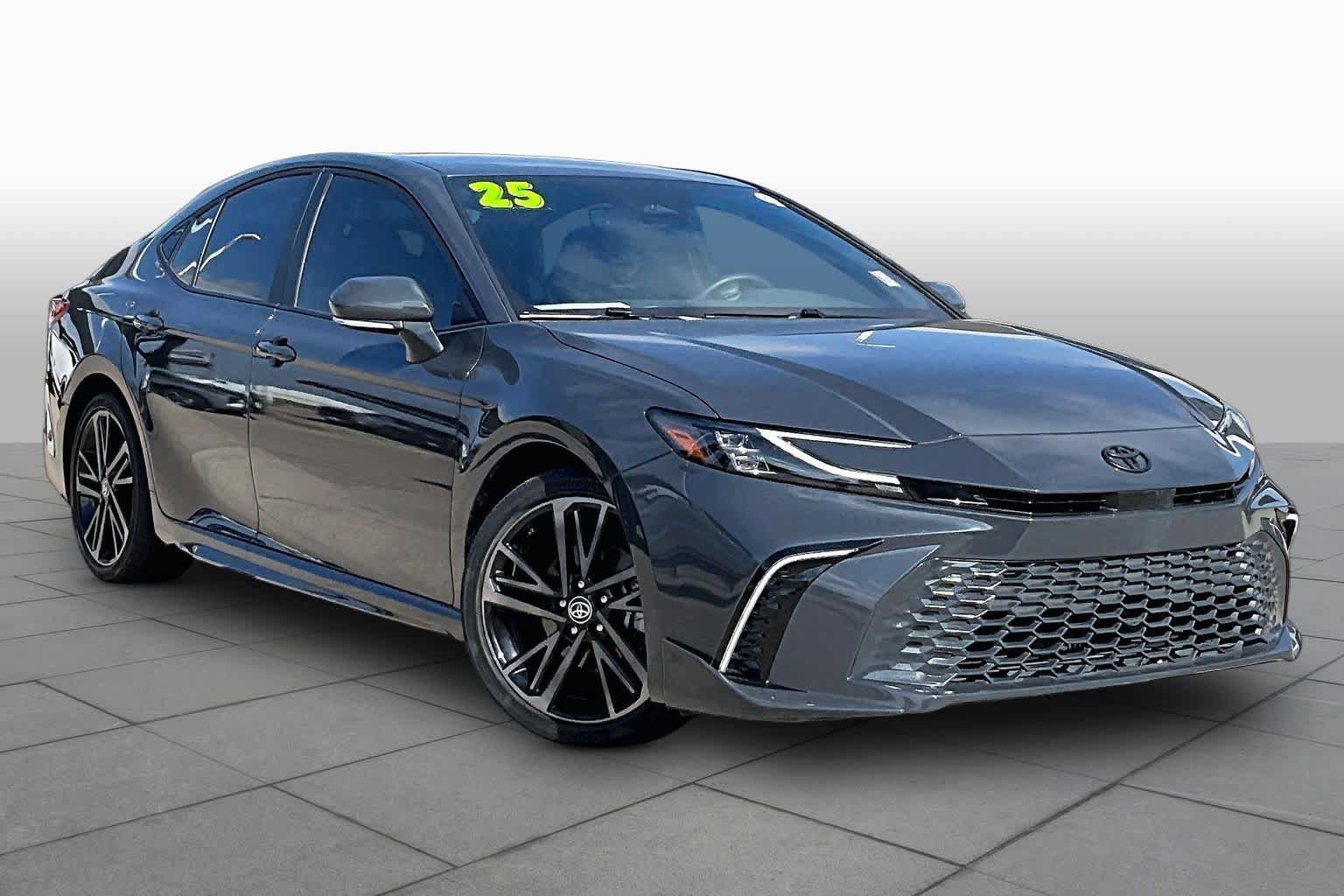 Used 2025 Toyota Camry XSE FWD image 2