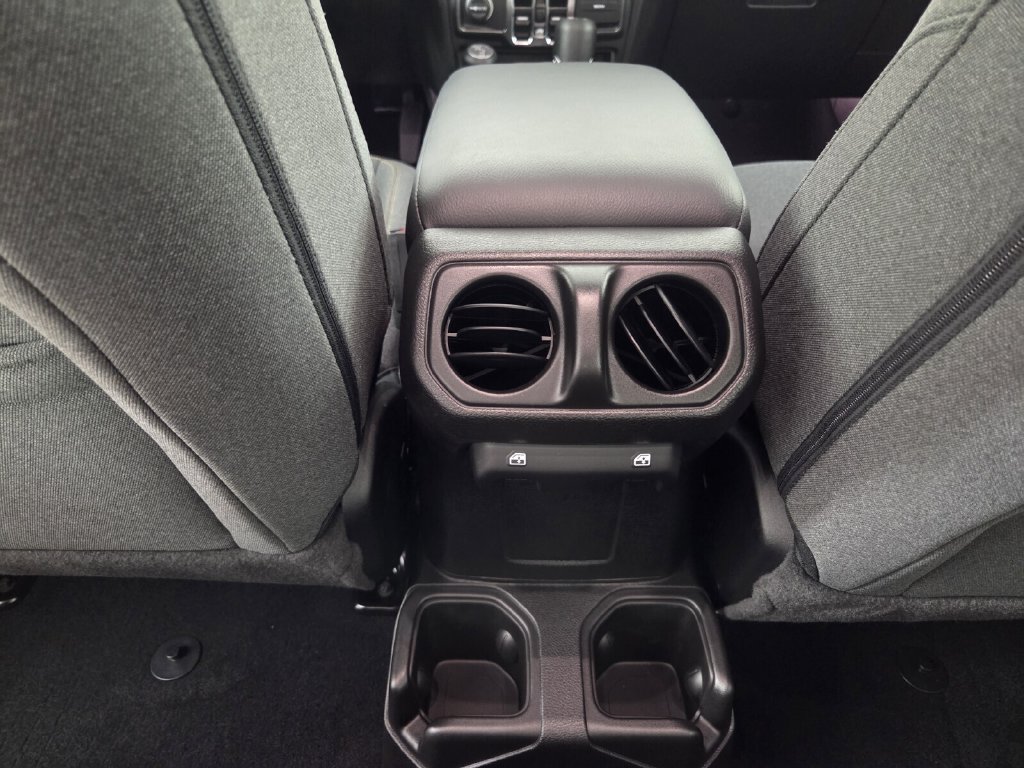 Used 2025 Jeep Wrangler Unlimited Sport AWD/4WD image 58