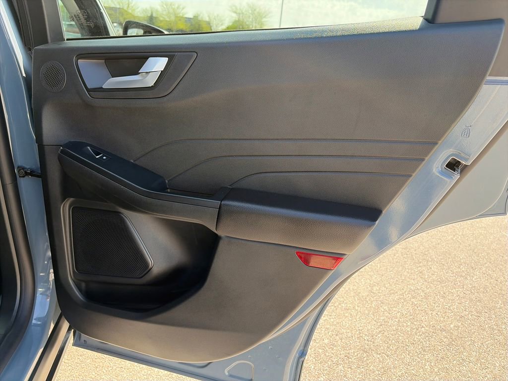 Used 2025 Ford Escape Platinum w/ Premium Technology Package FWD image 32