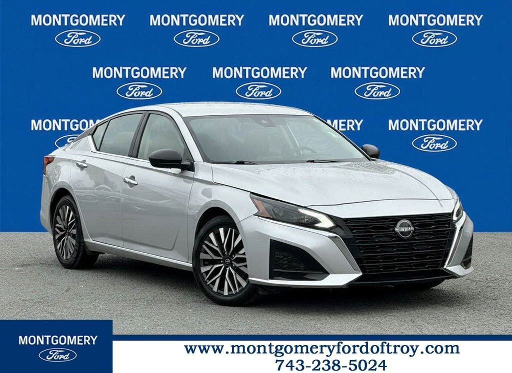 Used 2024 Nissan Altima 2.5 SV image 1