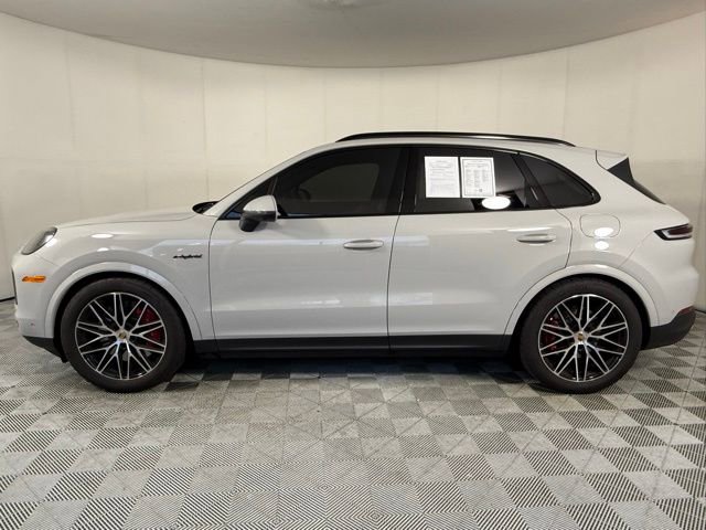 Used 2025 Porsche Cayenne S video 3
