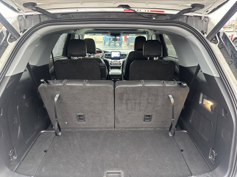 Used 2022 Ford Explorer XLT w/ Equipment Group 202A image 11