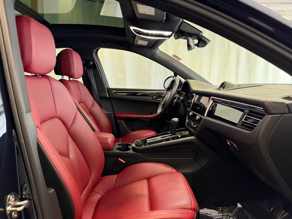 Certified 2023 Porsche Macan AWD/4WD image 16