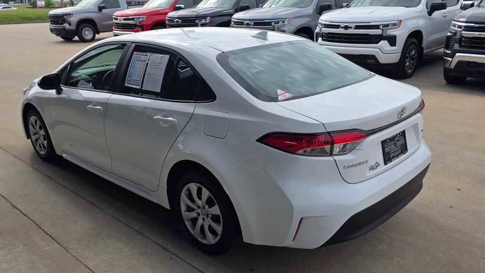Used 2024 Toyota Corolla LE FWD image 3