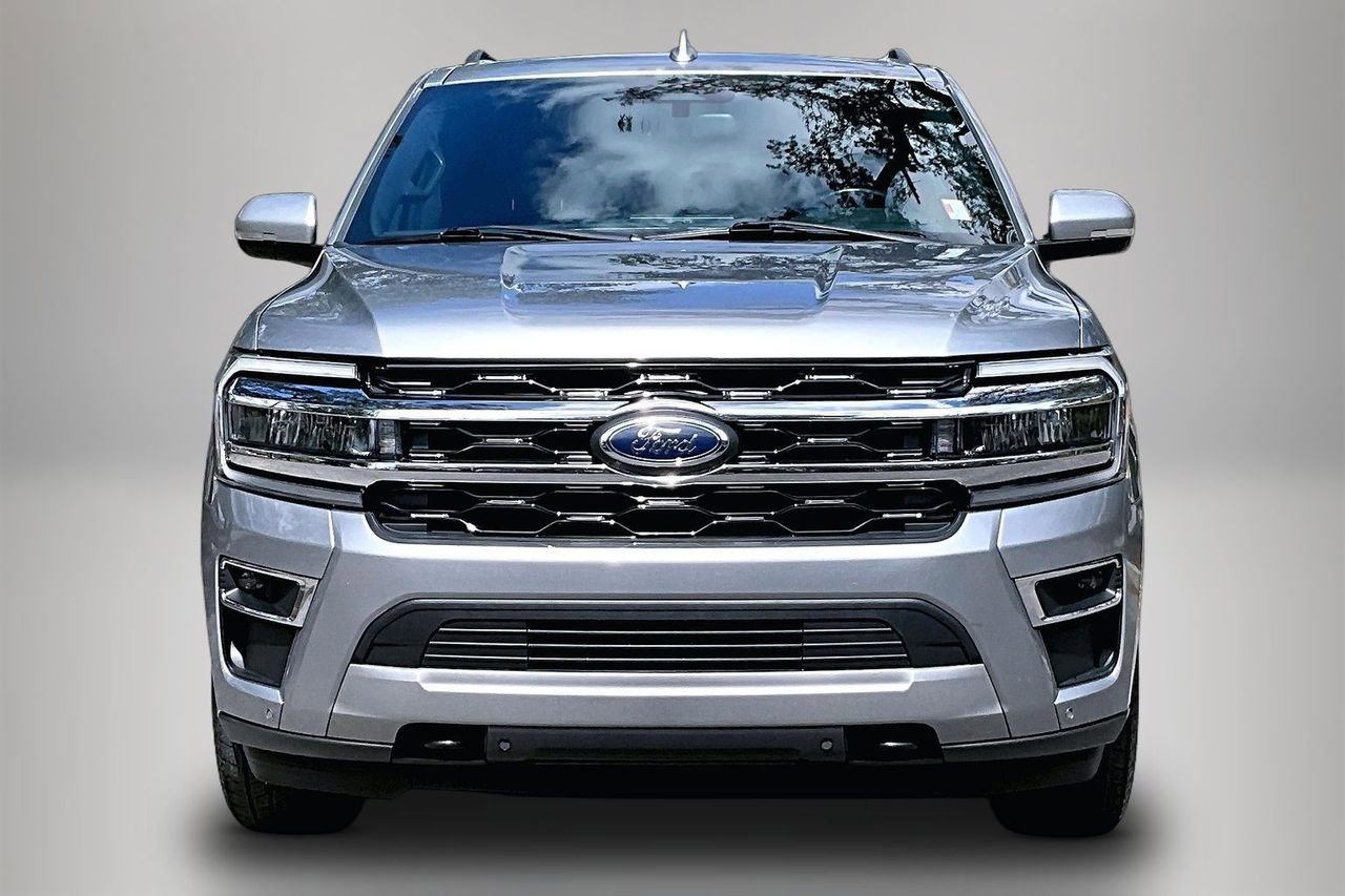 Used 2023 Ford Expedition Limited image 3
