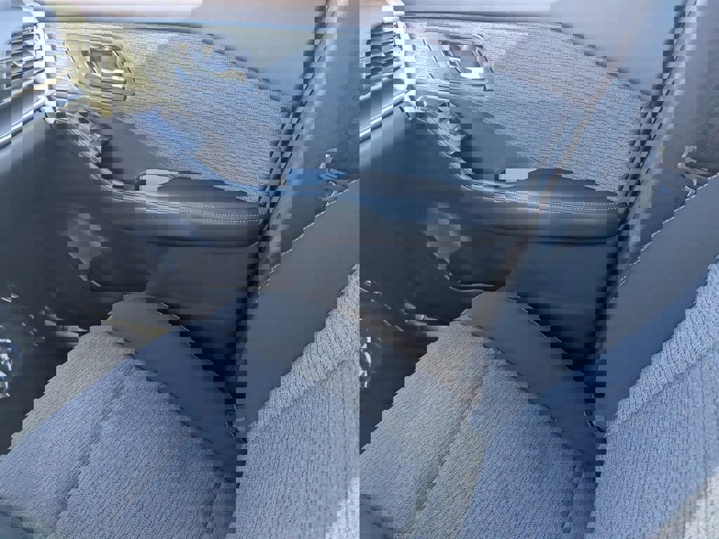 Used 2023 Nissan Rogue SV image 13