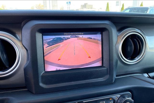 Used 2020 Jeep Wrangler Unlimited Sahara AWD/4WD image 23