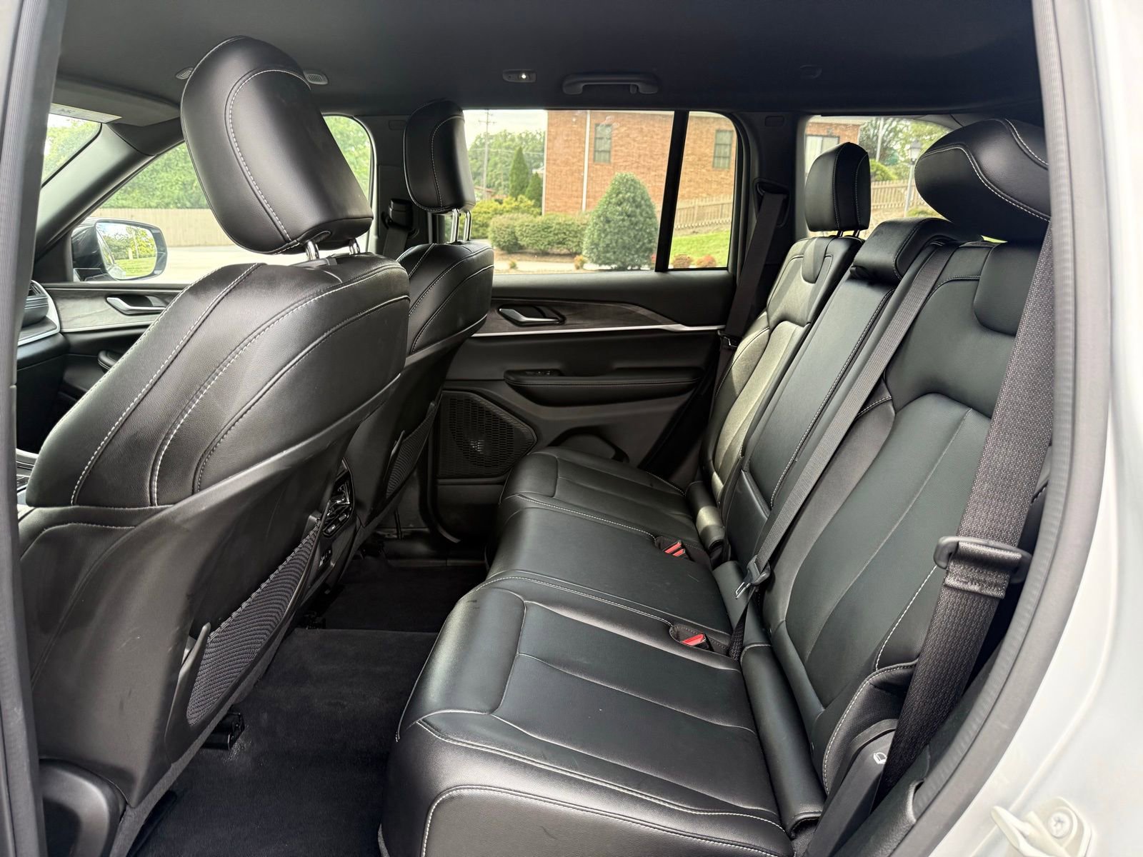 Used 2024 Jeep Grand Cherokee Limited image 15