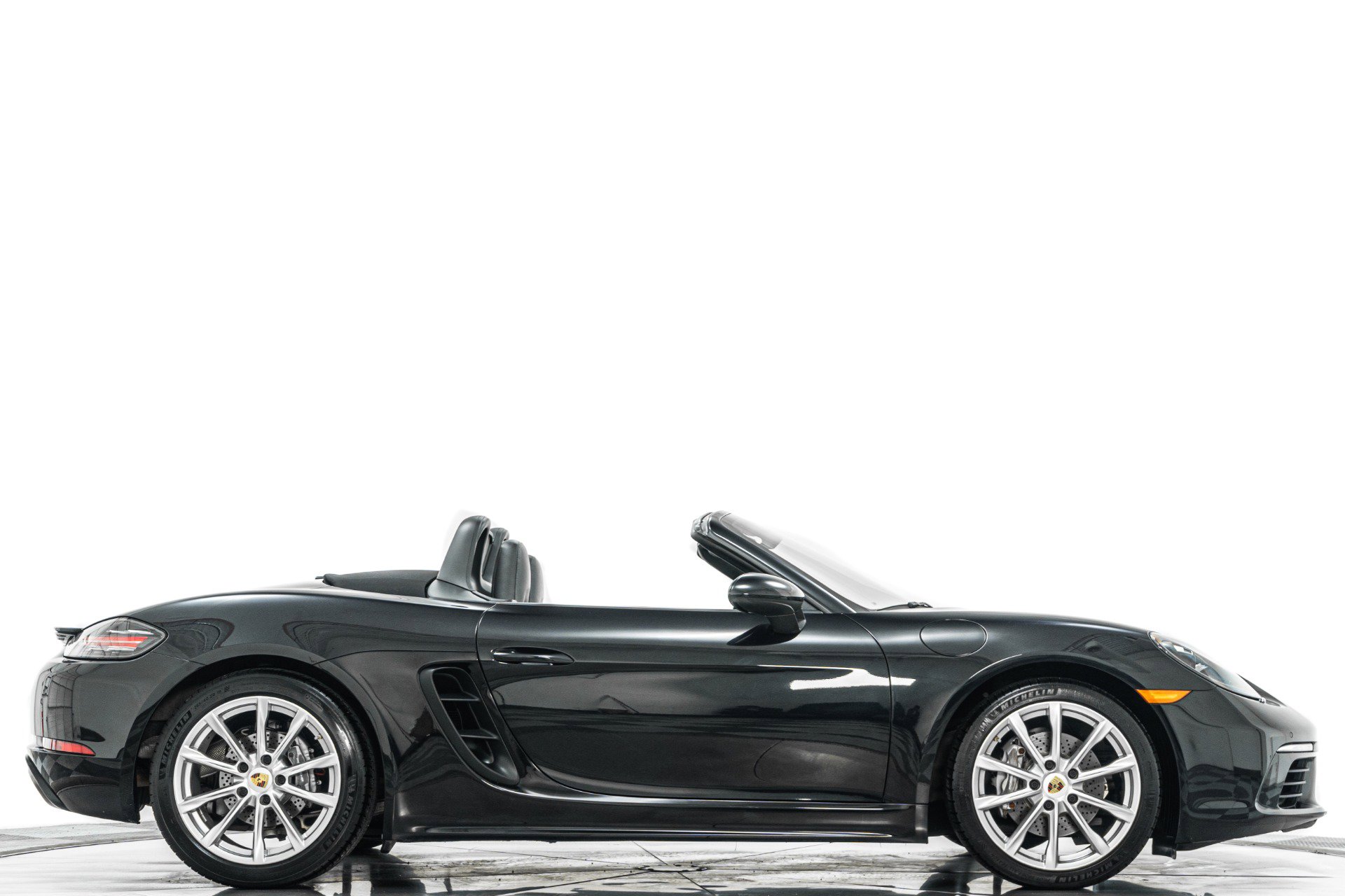 Used 2017 Porsche 718 Boxster RWD image 2