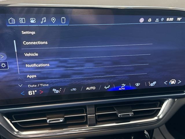 New 2026 Chevrolet Equinox EV LT FWD image 23