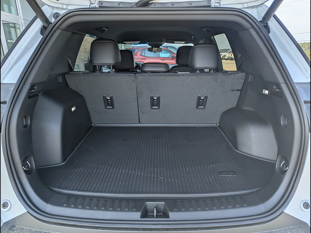 Used 2027 Chevrolet Equinox ACTIV w/ LPO, Floor Liner Package AWD/4WD image 15