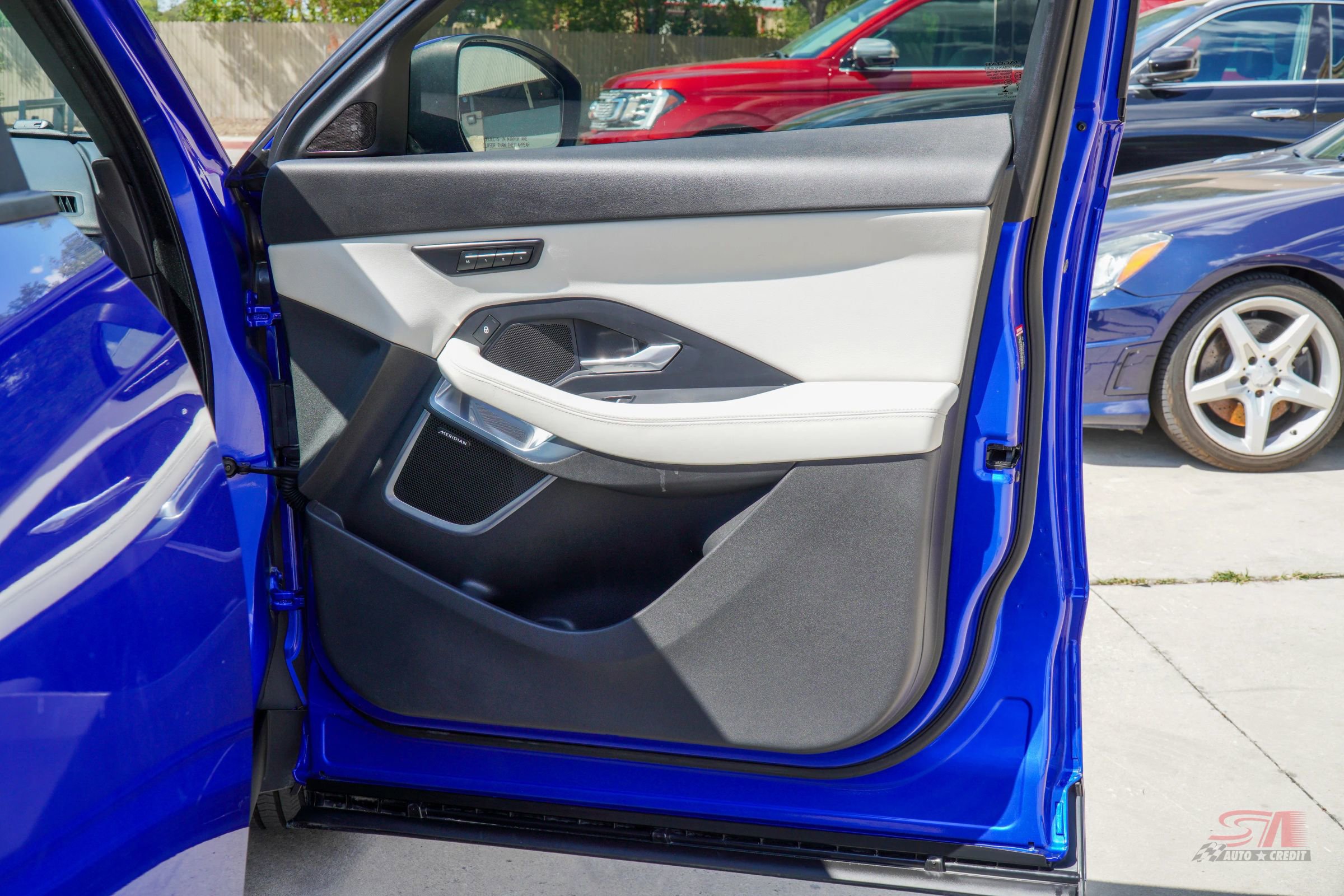 Used 2018 Jaguar E-PACE R-Dynamic HSE image 19