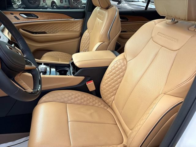 Used 2024 Jeep Grand Cherokee Summit AWD/4WD image 27