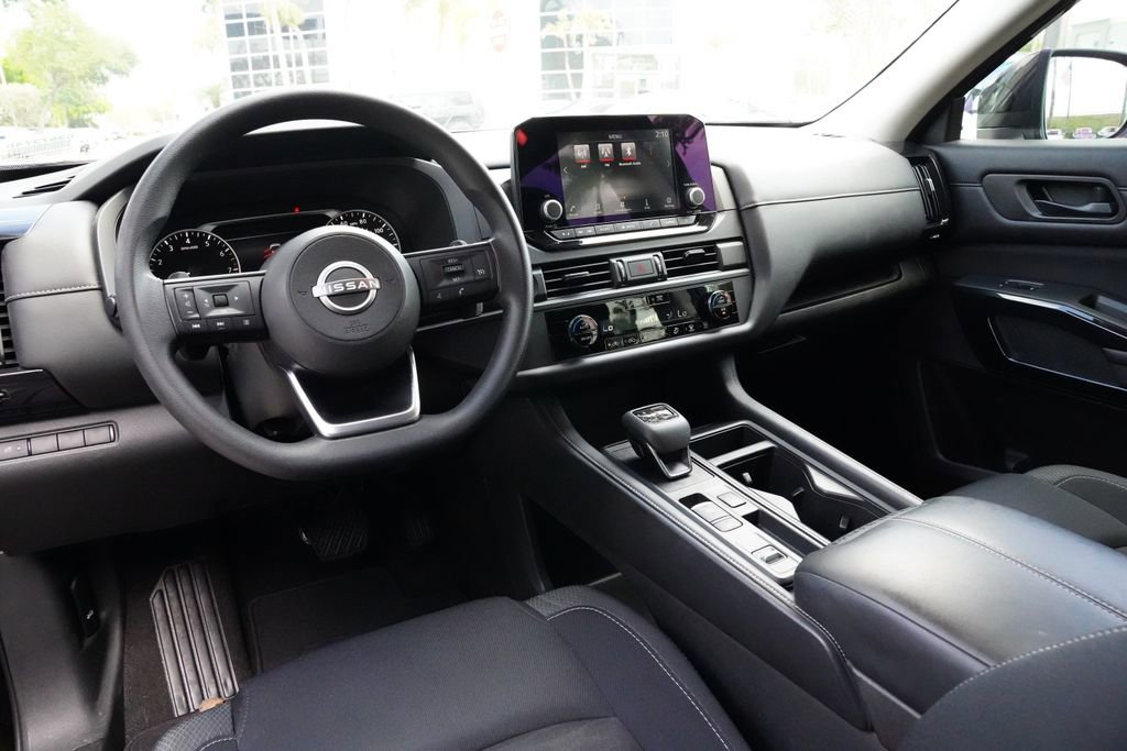 Used 2023 Nissan Pathfinder S image 19