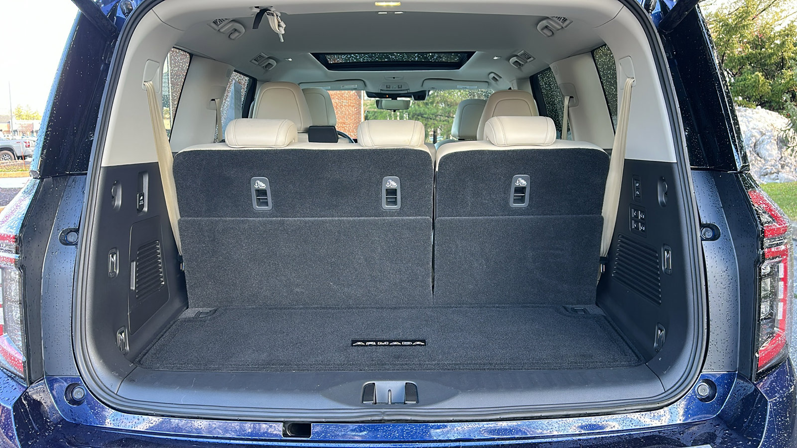 Certified 2025 Nissan Armada Platinum Reserve image 7