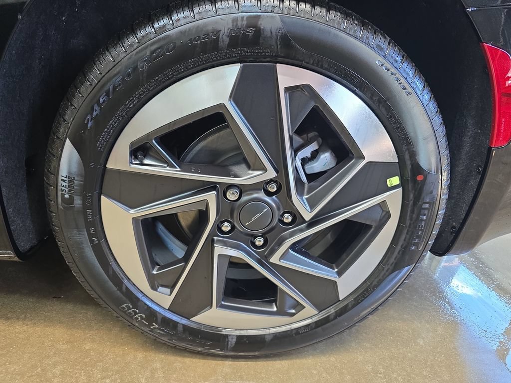 New 2027 Chrysler Pacifica Limited FWD image 34