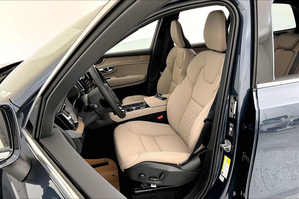 New 2026 Volvo XC90 B5 Plus AWD/4WD image 31