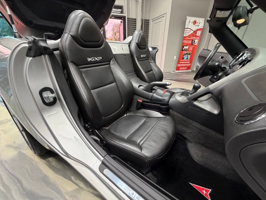 Used 2008 Pontiac Solstice GXP w/ Premium Package RWD image 7
