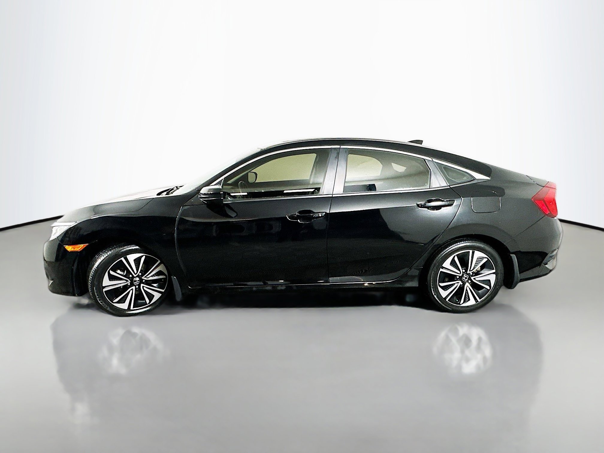 Certified 2018 Honda Civic EX-L image 4