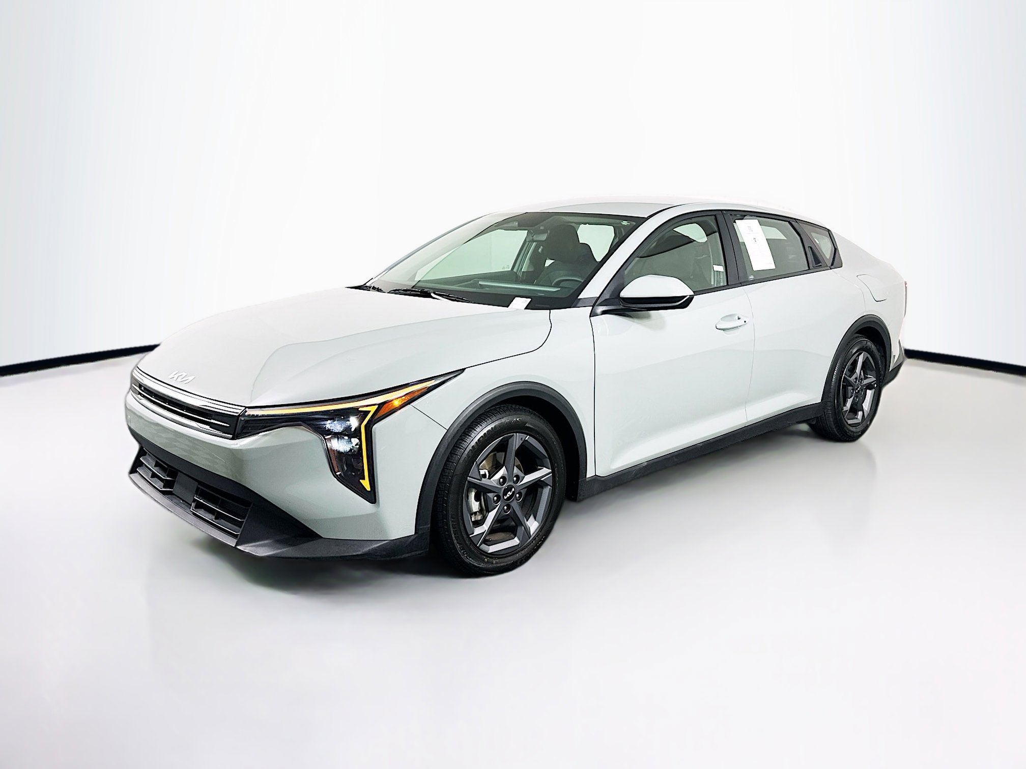 Used 2025 Kia K4 LXS image 3