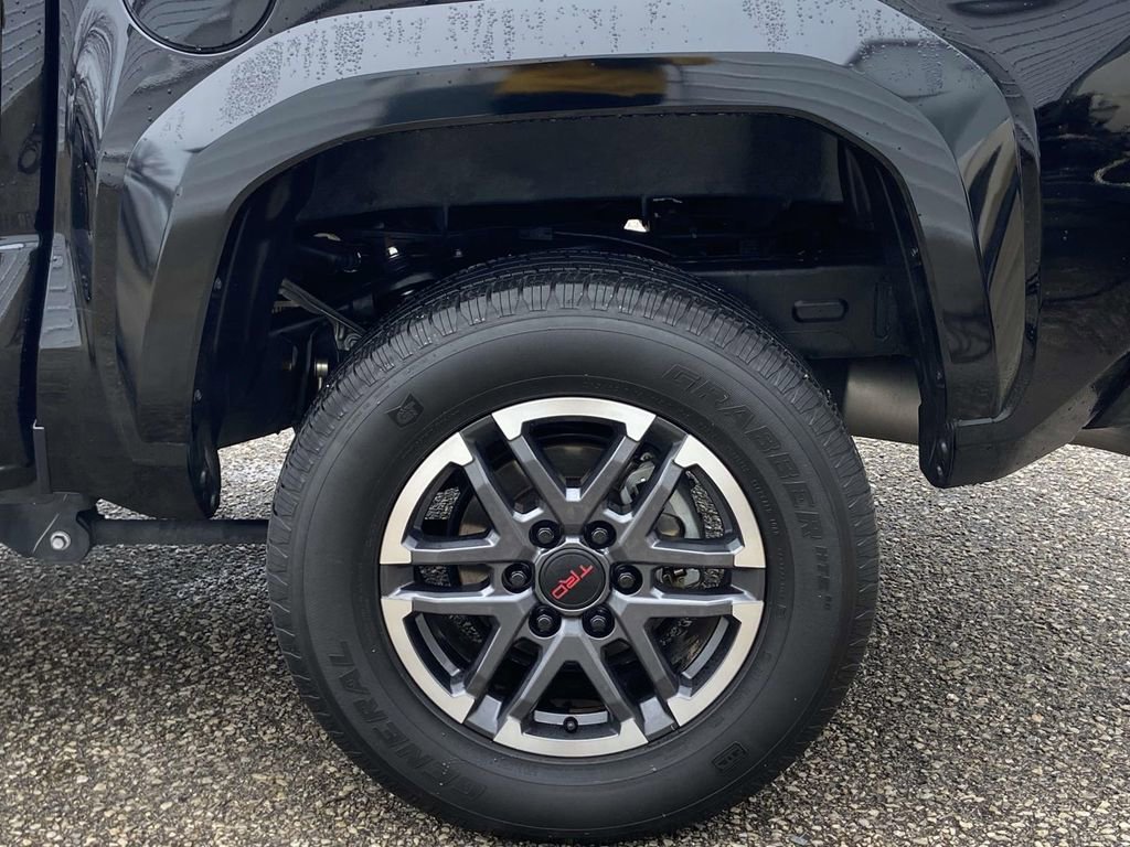 Used 2024 Toyota Tacoma TRD Sport w/ TRD Sport Upgrade Package image 9