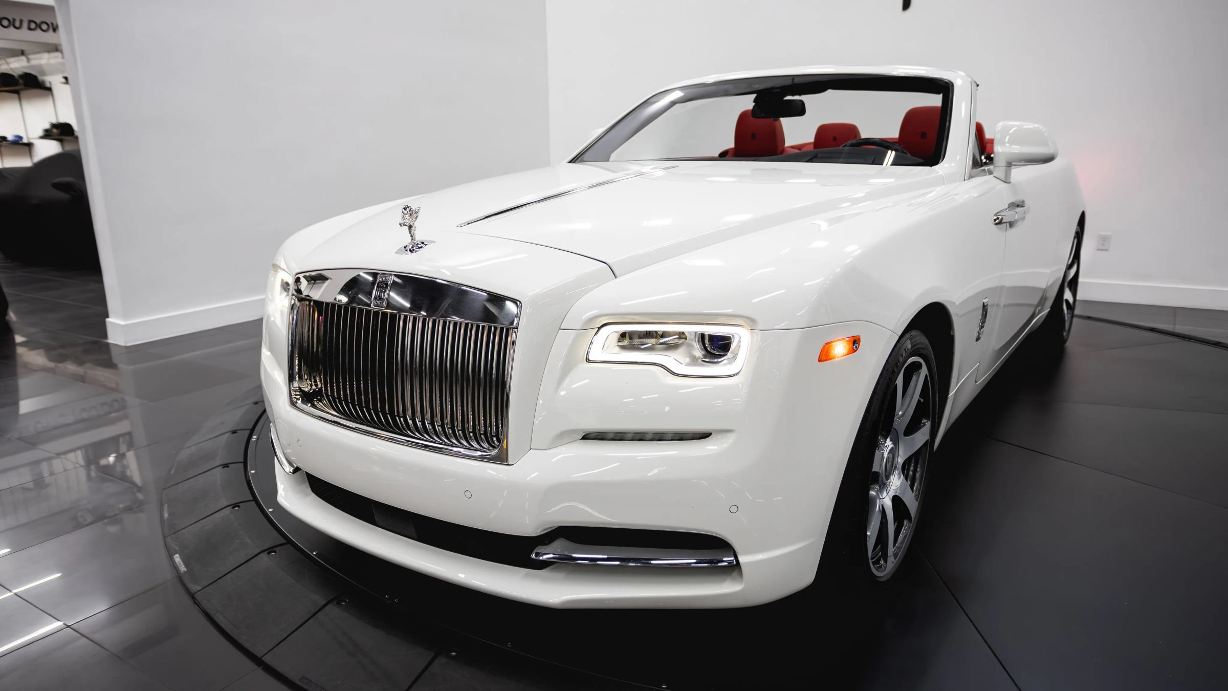 Used 2017 Rolls-Royce Dawn RWD image 26