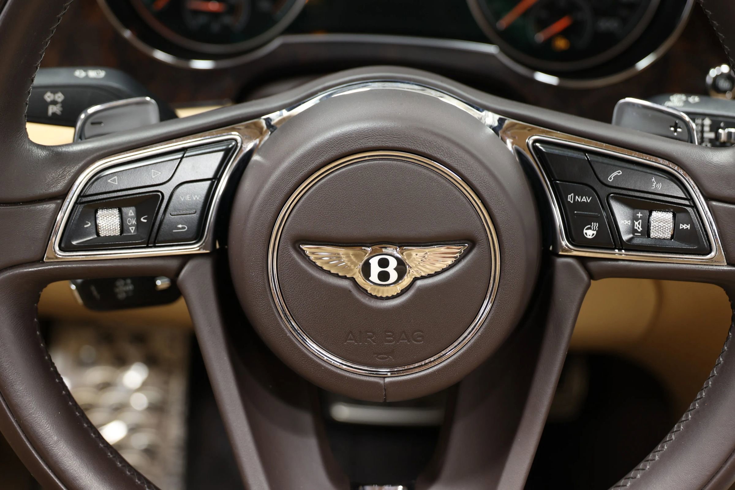 Used 2018 Bentley Bentayga AWD/4WD image 27