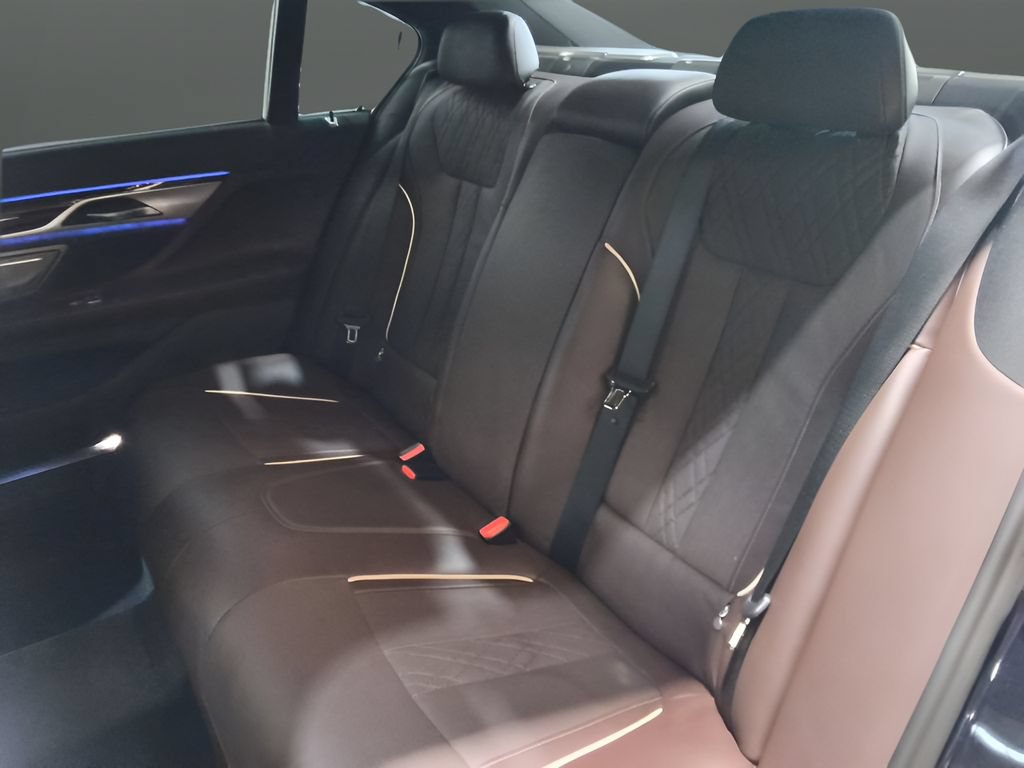 Used 2022 BMW 740i xDrive w/ M Sport Package AWD/4WD image 30