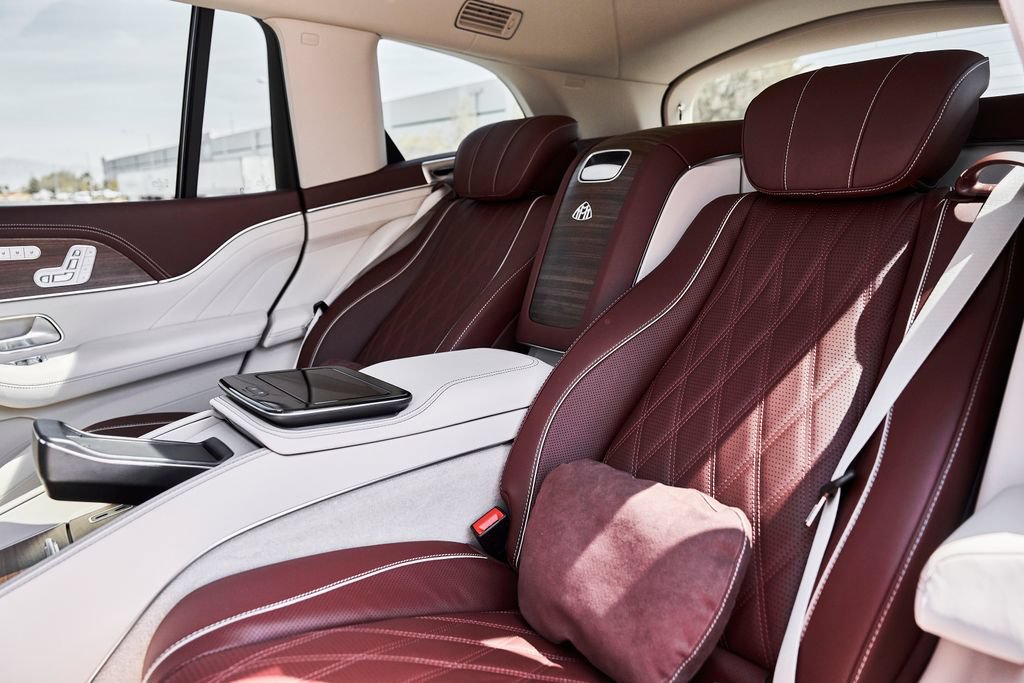 Used 2026 Mercedes-Benz Maybach GLS 600 4MATIC image 43