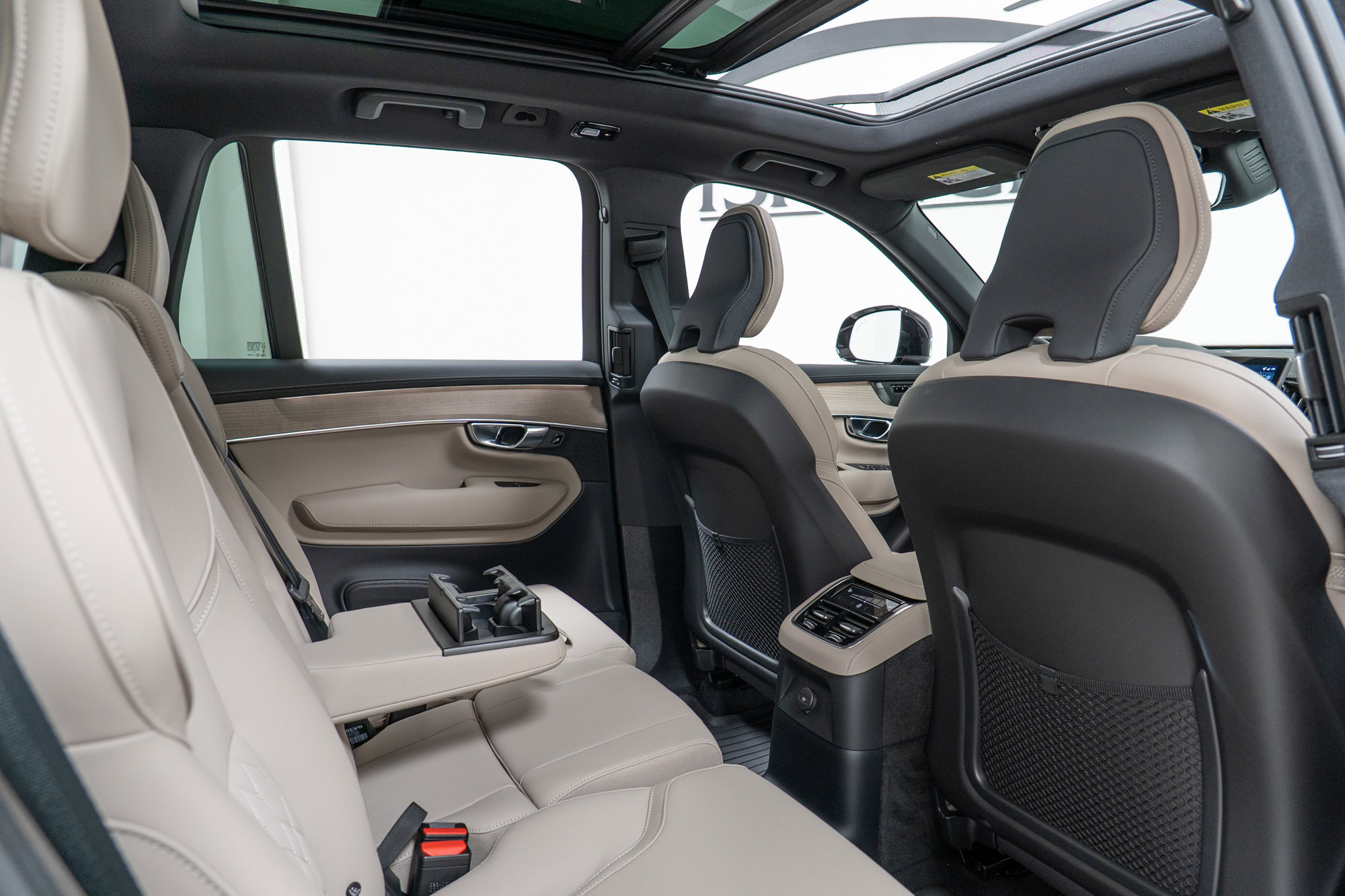 New 2026 Volvo XC90 T8 Plus w/ Protection Package Premier image 23