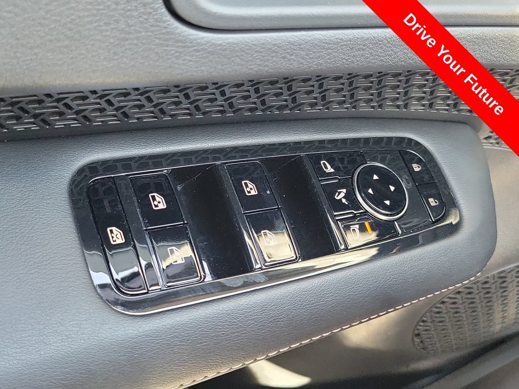 Used 2023 Nissan Ariya FWD image 16