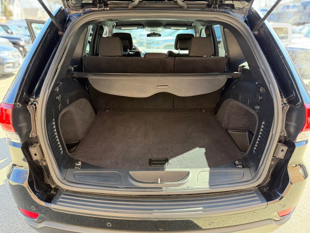 Used 2020 Jeep Grand Cherokee Laredo image 29