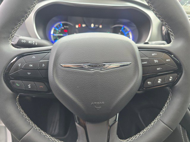 Used 2023 Chrysler Pacifica Limited w/ Uconnect Theater Family Group image 29