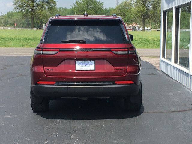 Used 2023 Jeep Grand Cherokee Limited w/ Black Appearance Package AWD/4WD image 8