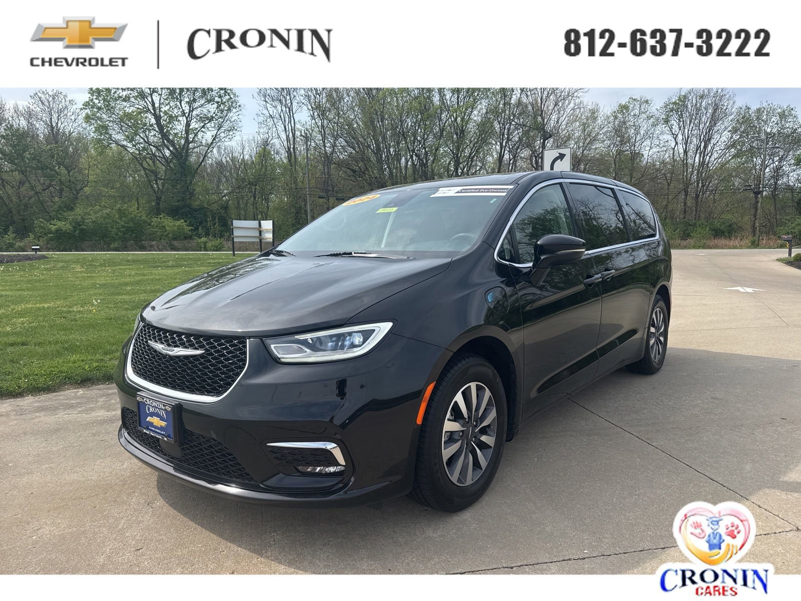 Used 2024 Chrysler Pacifica Limited FWD image 1
