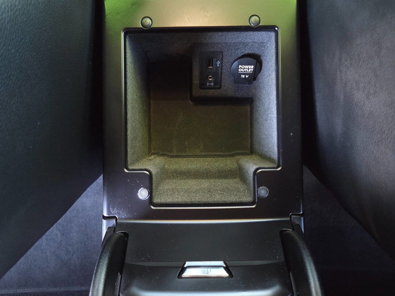 Used 2017 Porsche Macan Base AWD 4dr SUV image 33