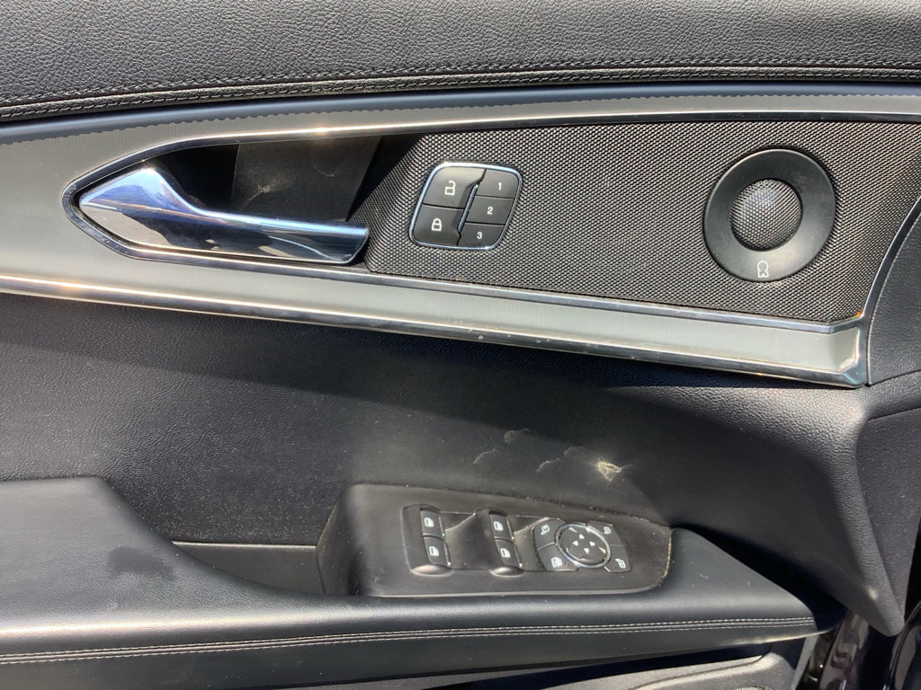 Used 2020 Lincoln Nautilus Reserve image 12