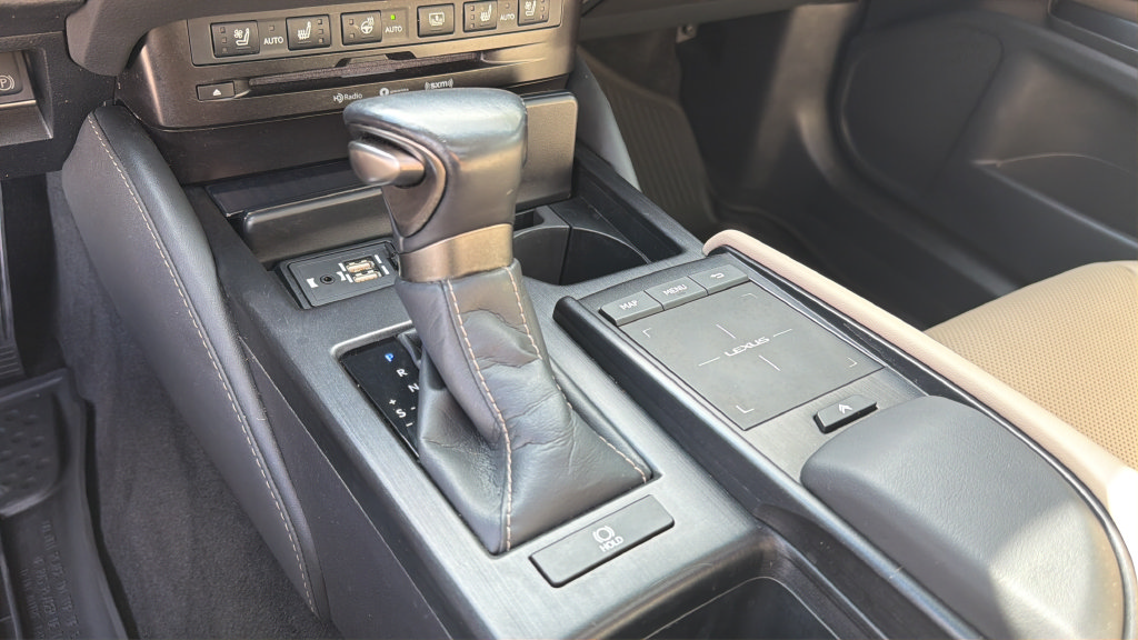 Used 2020 Lexus ES 350 Ultra Luxury w/ Accessory Package 2 FWD image 20
