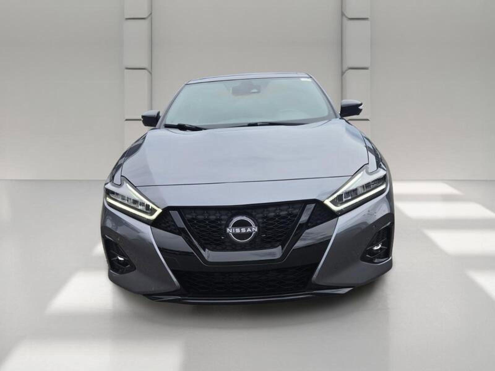 Used 2023 Nissan Maxima SR w/ Sport Mat Group FWD image 2