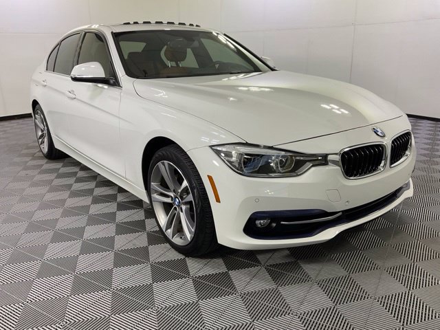 Used 2017 BMW 330i xDrive Sedan AWD/4WD image 3